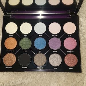 BNIB Urban Decay Distortion Eyeshadow palette
